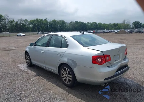 2005 Volkswagen Jetta 2.5 from USA, damaged, VIN 3VWDF71K25M610900